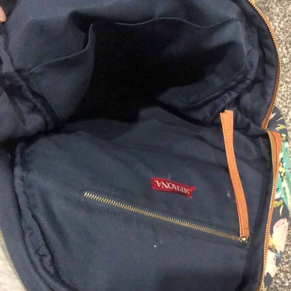 Backpack - Picture 3 of 4